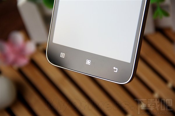 八核/2GB内存 798元联想4G机A8图赏