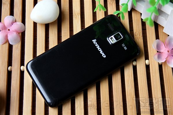 八核/2GB内存 798元联想4G机A8图赏