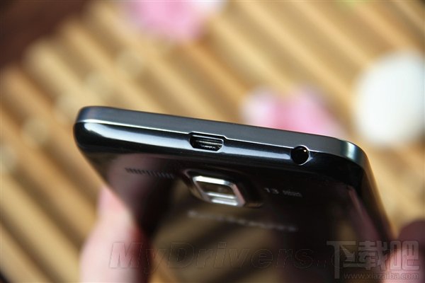 八核/2GB内存 798元联想4G机A8图赏