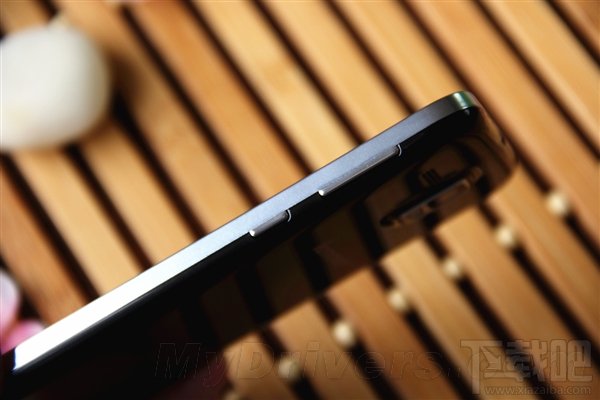 八核/2GB内存 798元联想4G机A8图赏