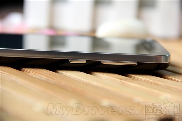 八核/2GB内存 798元联想4G机A8图赏