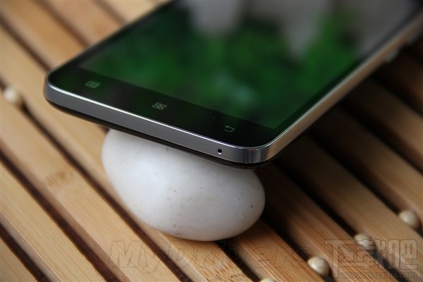 八核/2GB内存 798元联想4G机A8图赏