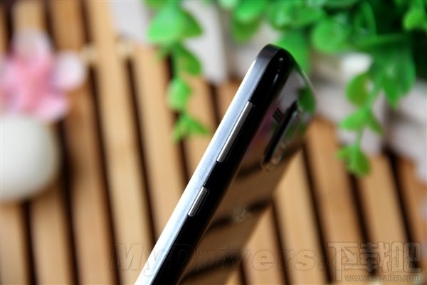 八核/2GB内存 798元联想4G机A8图赏