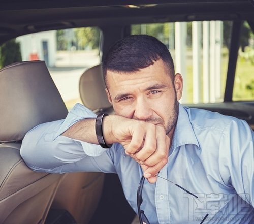 绝对炫爆全场!世界首款投影腕表Ritot