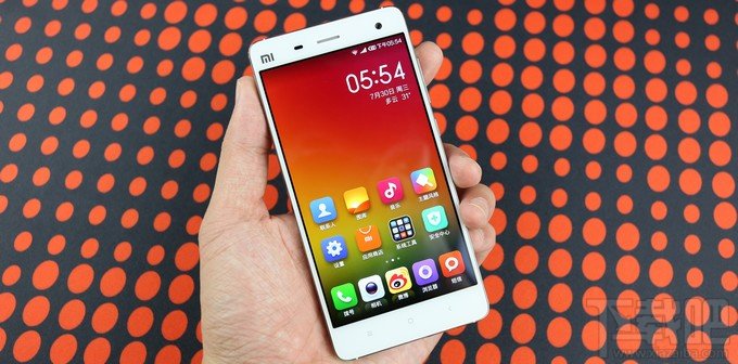 小米手机4白色零售版图赏