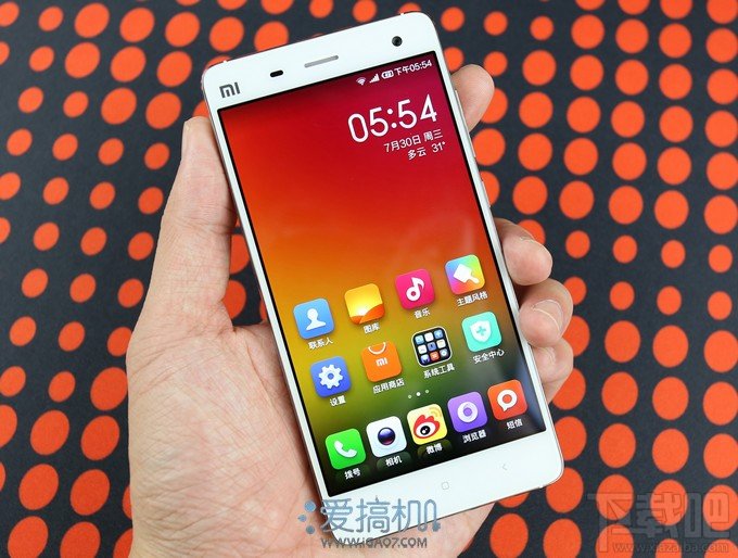 小米手机4白色零售版图赏