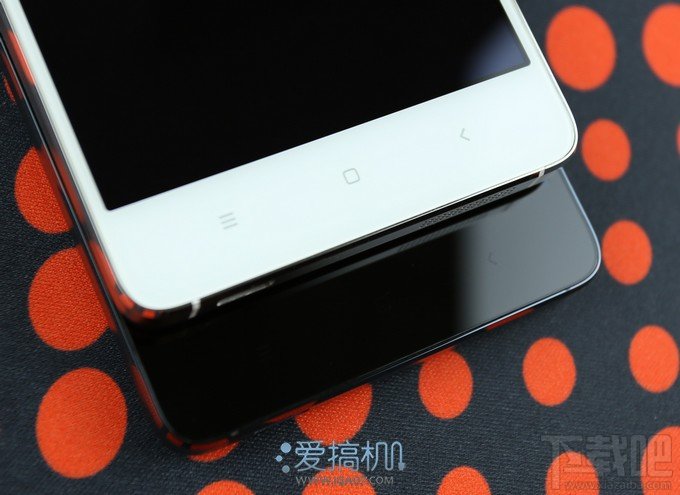 小米手机4白色零售版图赏