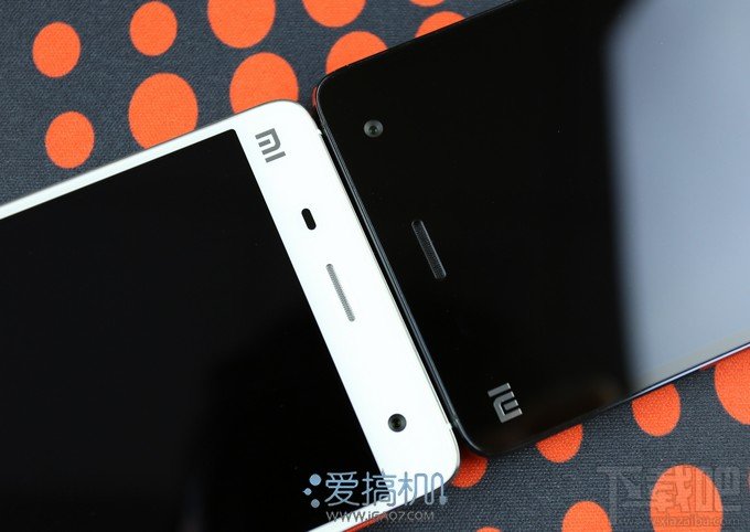 小米手机4白色零售版图赏