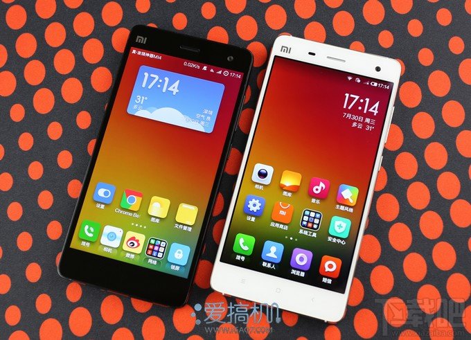 小米手机4白色零售版图赏