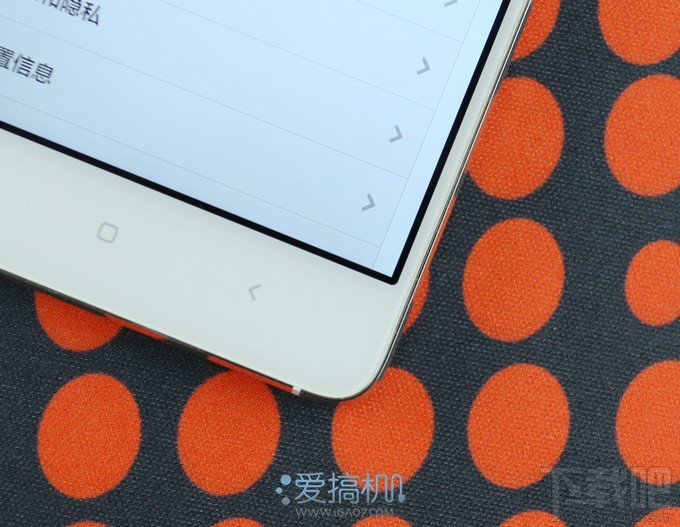 小米手机4白色零售版图赏