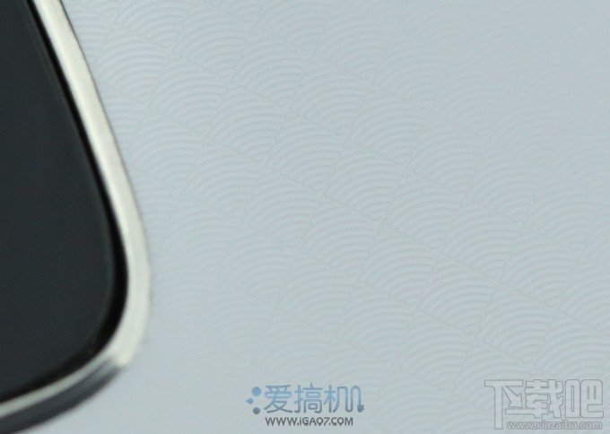 小米手机4白色零售版图赏