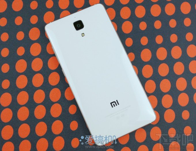 小米手机4白色零售版图赏