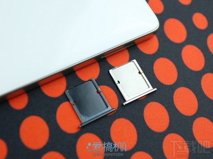 小米手机4白色零售版图赏