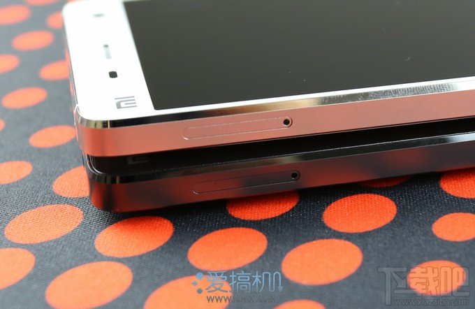 小米手机4白色零售版图赏