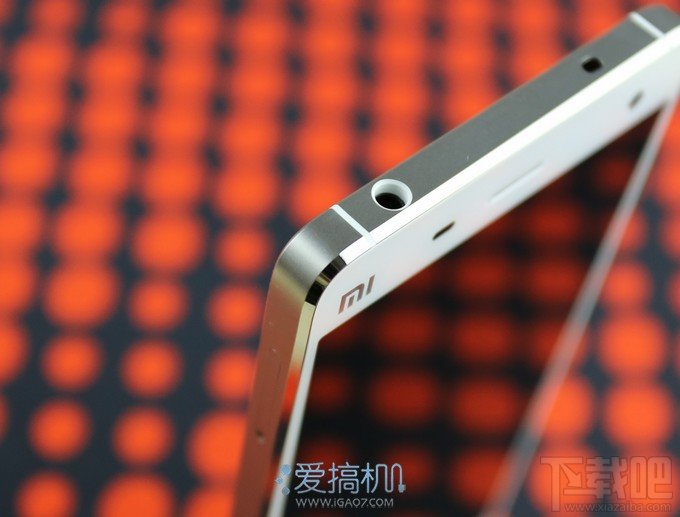 小米手机4白色零售版图赏