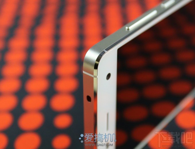 小米手机4白色零售版图赏