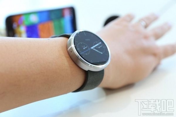 Moto 360评测:圆形表盘帅气十足 待机是鸡肋
