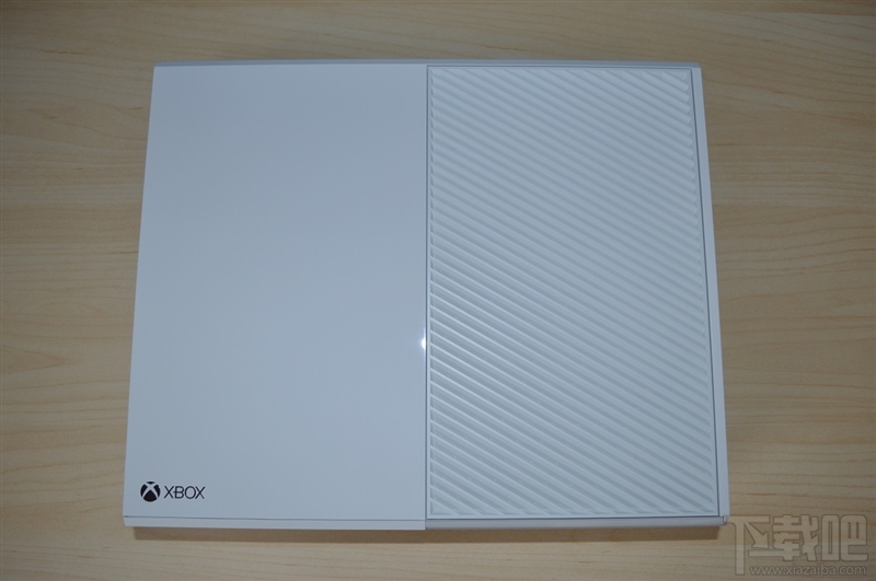 白色Xbox One开箱高清图赏:熊猫色点赞