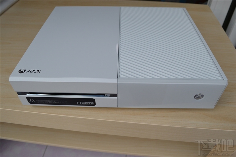 白色Xbox One开箱高清图赏:熊猫色点赞
