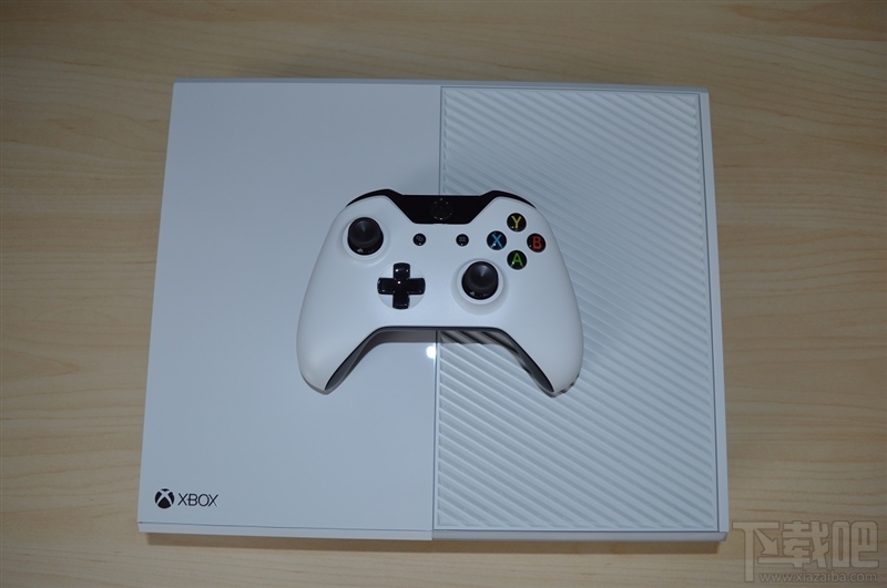 白色Xbox One开箱高清图赏:熊猫色点赞
