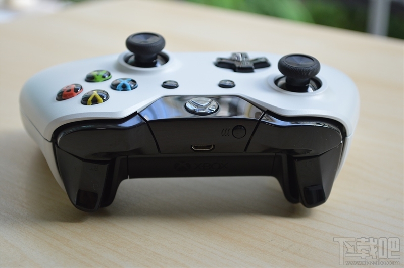 白色Xbox One开箱高清图赏:熊猫色点赞