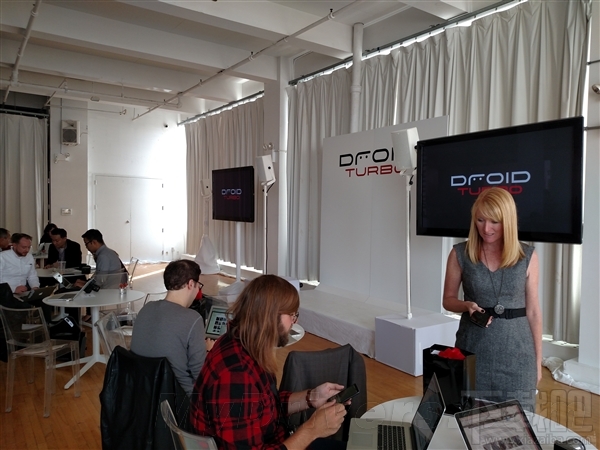 真棒!最强Android机摩托Droid Turbo上手体验