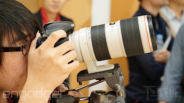 Canon EOS 7D Mark II 中文动手玩:影像怪兽暌违五年再发威