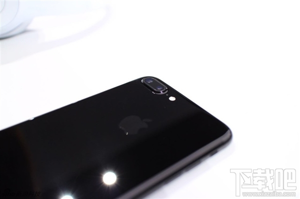 iPhone7真机图赏:亮光黑、黑色你更爱谁?