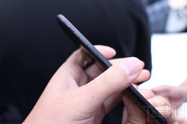 iPhone7真机图赏:亮光黑、黑色你更爱谁?