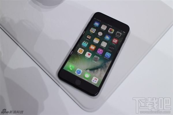 iPhone7真机图赏:亮光黑、黑色你更爱谁?