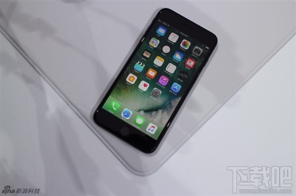 iPhone7真机图赏:亮光黑、黑色你更爱谁?