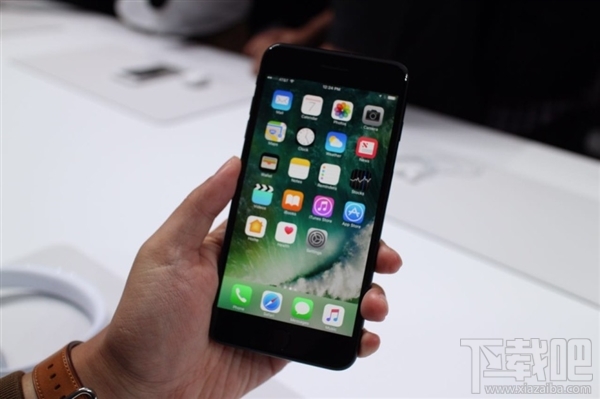 iPhone7真机图赏:亮光黑、黑色你更爱谁?