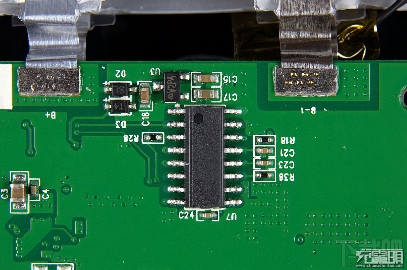 华为标准版移动电源荣耀10000mAh版本AP08拆解