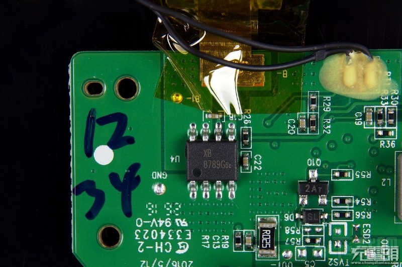 华为标准版移动电源荣耀10000mAh版本AP08拆解