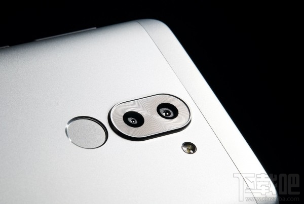 华为美国发布荣耀6X双摄新机:麒麟655/5.5寸