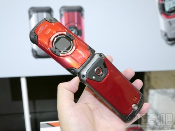 主打1.8米随你摔京瓷翻盖手机TORQUE X01