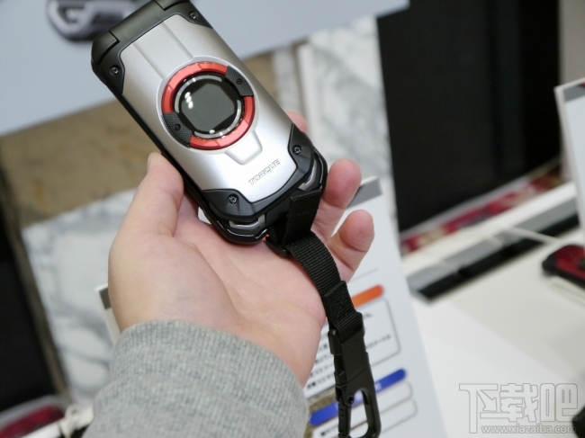 主打1.8米随你摔京瓷翻盖手机TORQUE X01