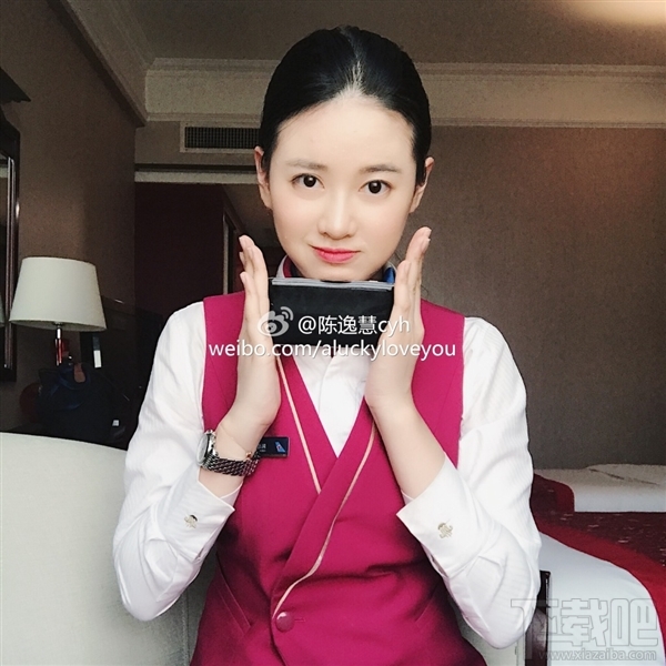 南航空姐曝光荣耀Magic八曲面旗舰