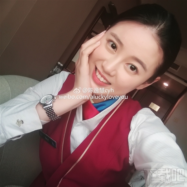 南航空姐曝光荣耀Magic八曲面旗舰