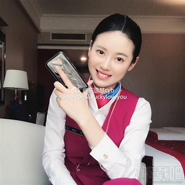 南航空姐曝光荣耀Magic八曲面旗舰