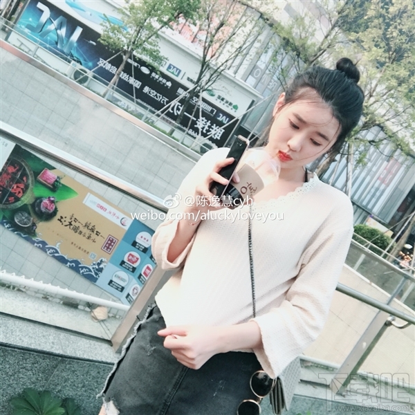 南航空姐曝光荣耀Magic八曲面旗舰