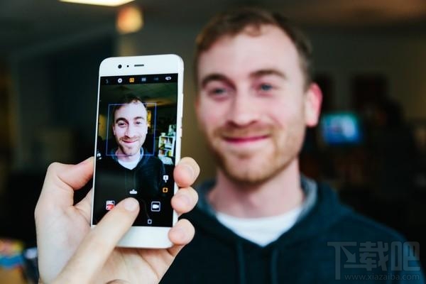 华为P10/华为P10 Plus评测:前置徕卡,配色惊艳
