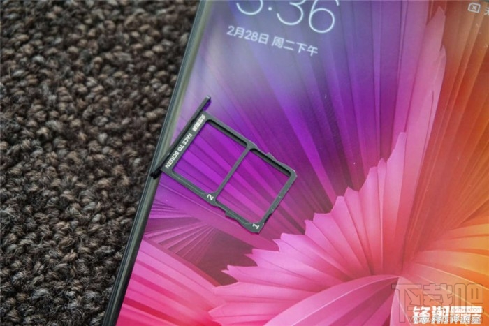 小米5c真机上手图赏 窄边框设计