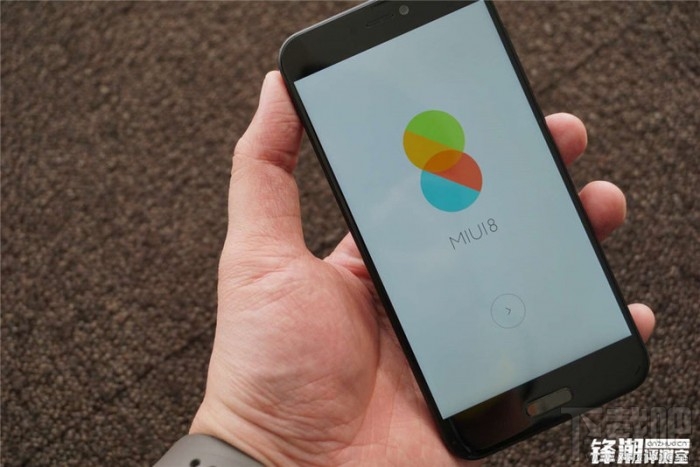 小米5c真机上手图赏 窄边框设计