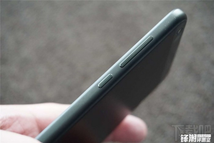 小米5c真机上手图赏 窄边框设计