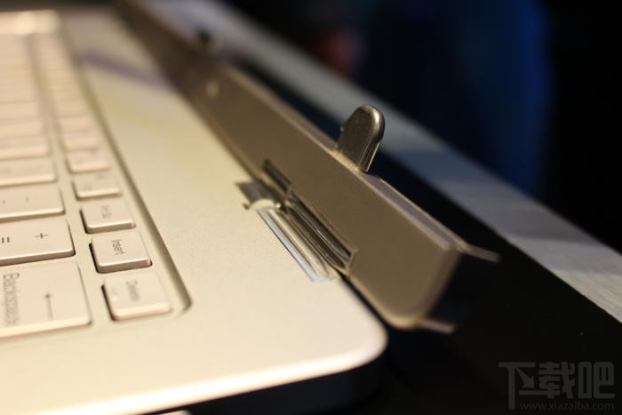 保时捷推出 2500美元笔电Book One