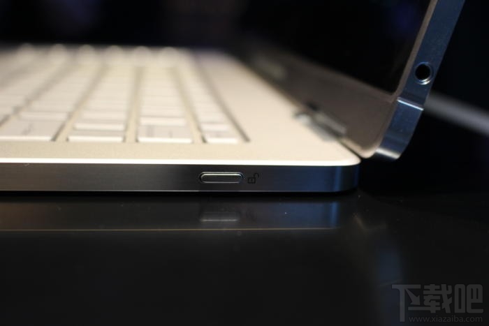 保时捷推出 2500美元笔电Book One