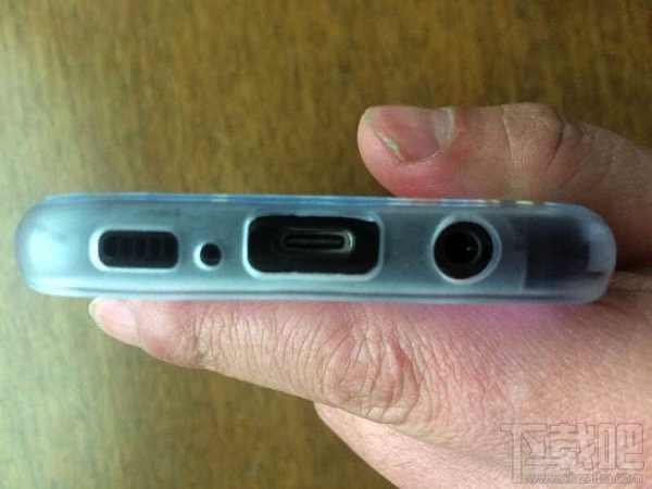 外媒曝光 Galaxy S8 真机亮屏图
