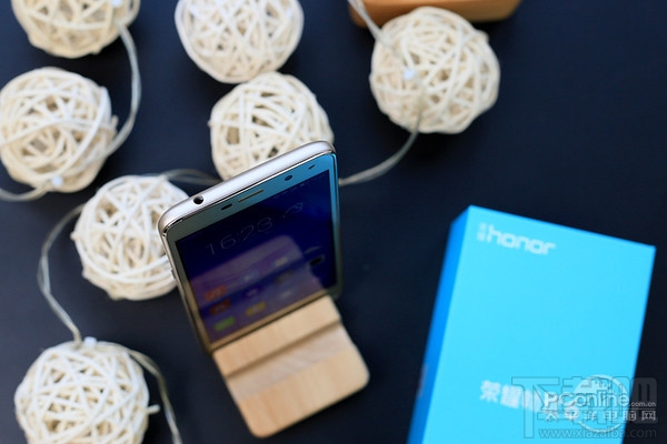 荣耀畅玩6手机评测:599元玩转柔光自拍!