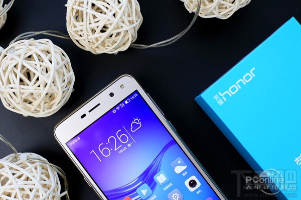 荣耀畅玩6手机评测:599元玩转柔光自拍!